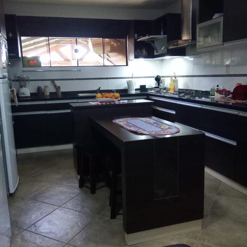 Casa en Venta 400 m² | 3 Dormitorios, 3 Baños, Quincho y Vista al Río - USD 220.000 3