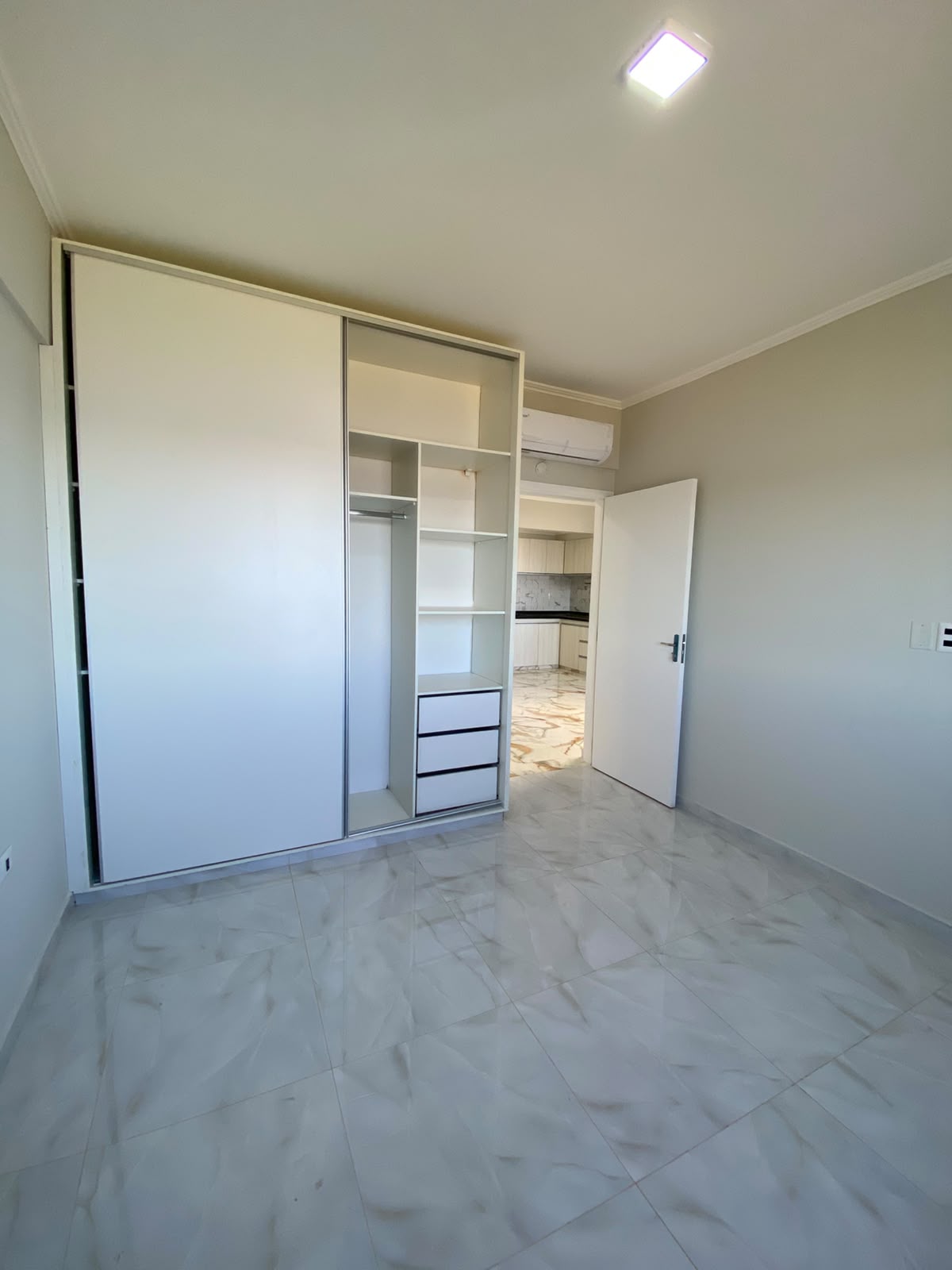 VENDE | Departamento de 1 Habitación en Zona Costanera – Encarnación 4