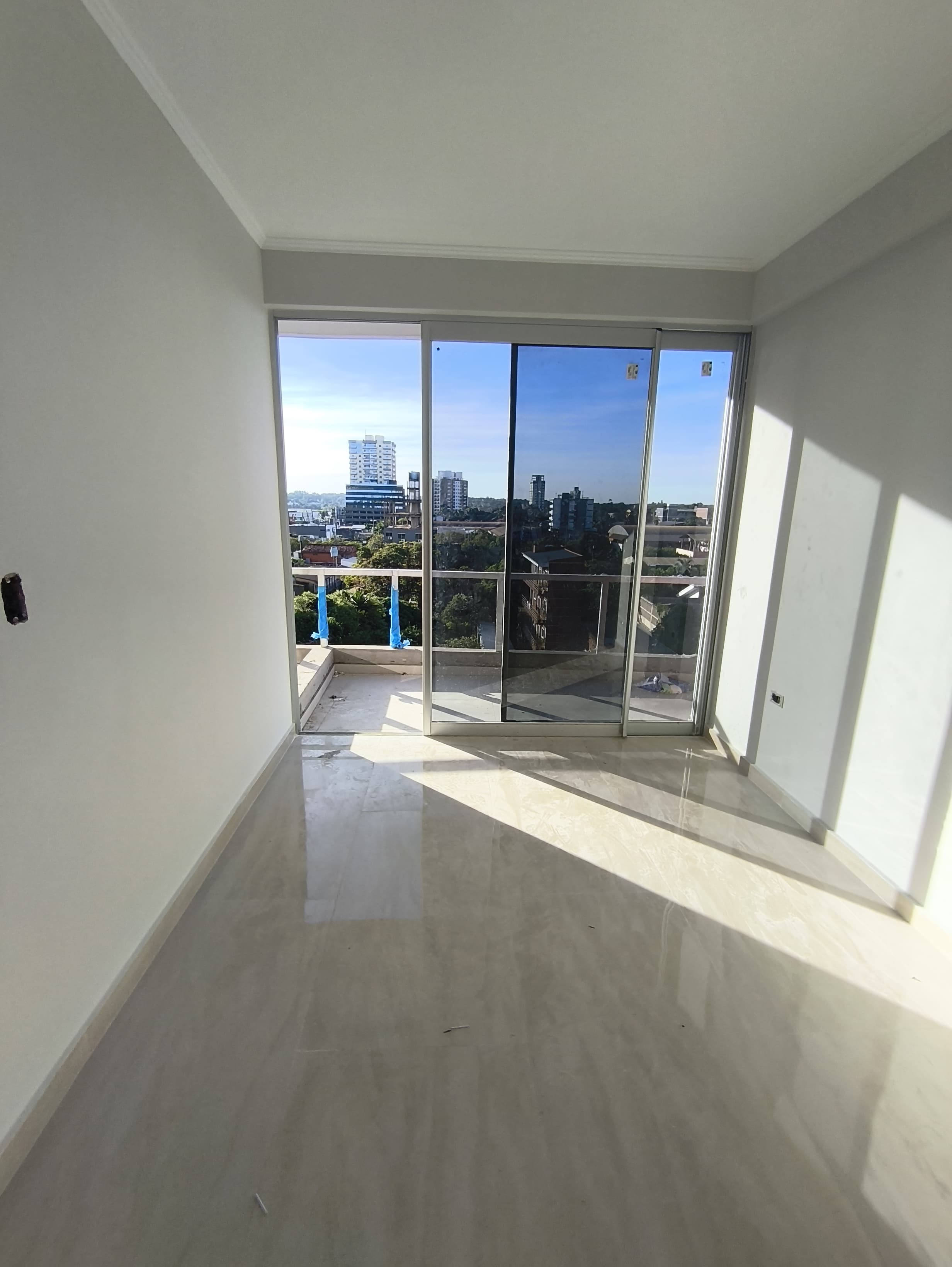 VENDE | Departamento de 2 Dormitorios con Vista al Río – Encarnación 4