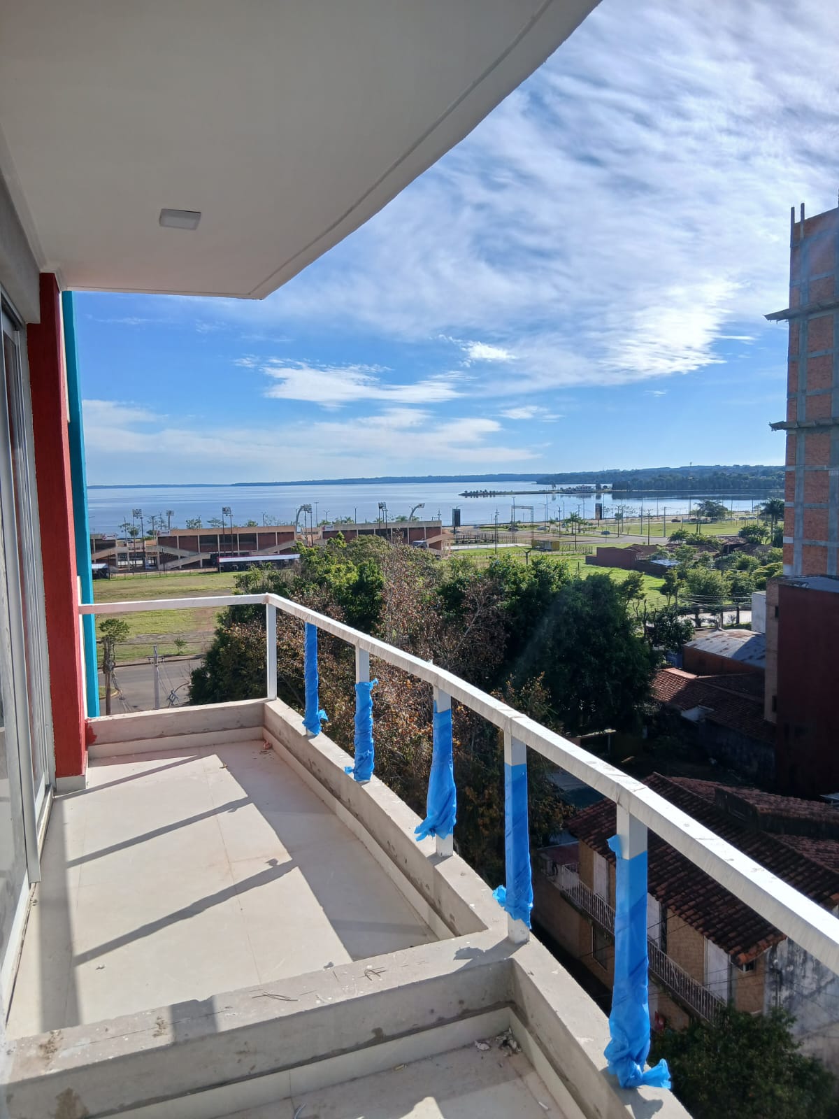 VENDE | Departamento de 2 Dormitorios con Vista al Río – Encarnación — Departamento en Encarnación, Centro